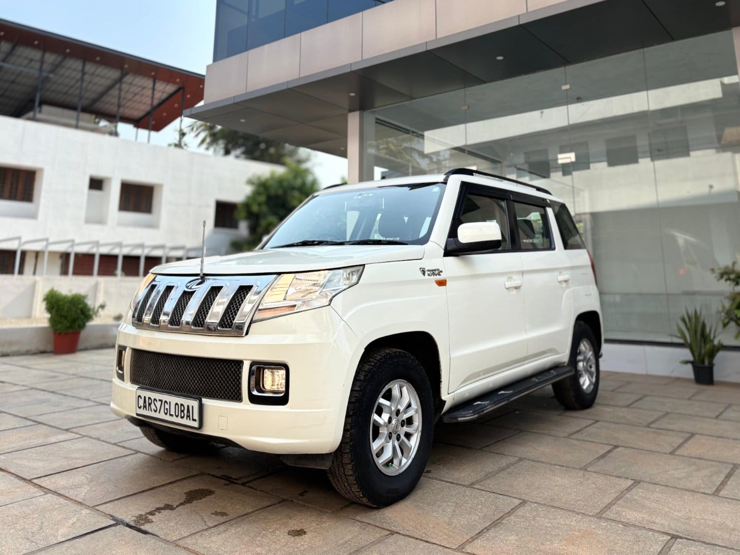 2016 Mahindra TUV 300 T8